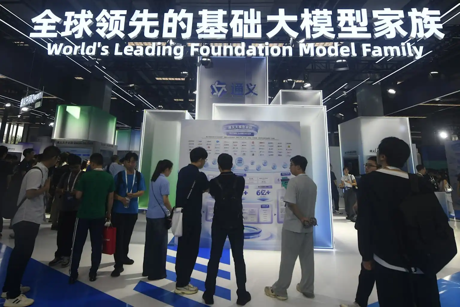 阿里巴巴发布Qwen3.5，声称性能超越美国顶级AI模型