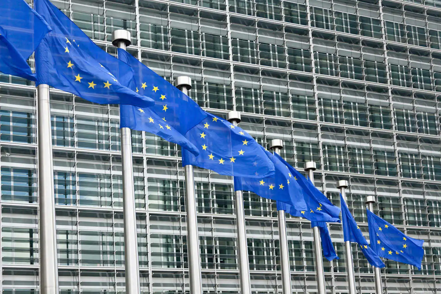 欧盟议会因数据安全担忧在议员设备上禁用AI工具