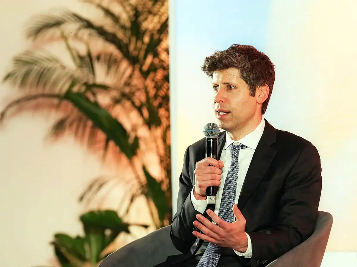 奥特曼将AI能耗比作抚养孩子引发强烈反对