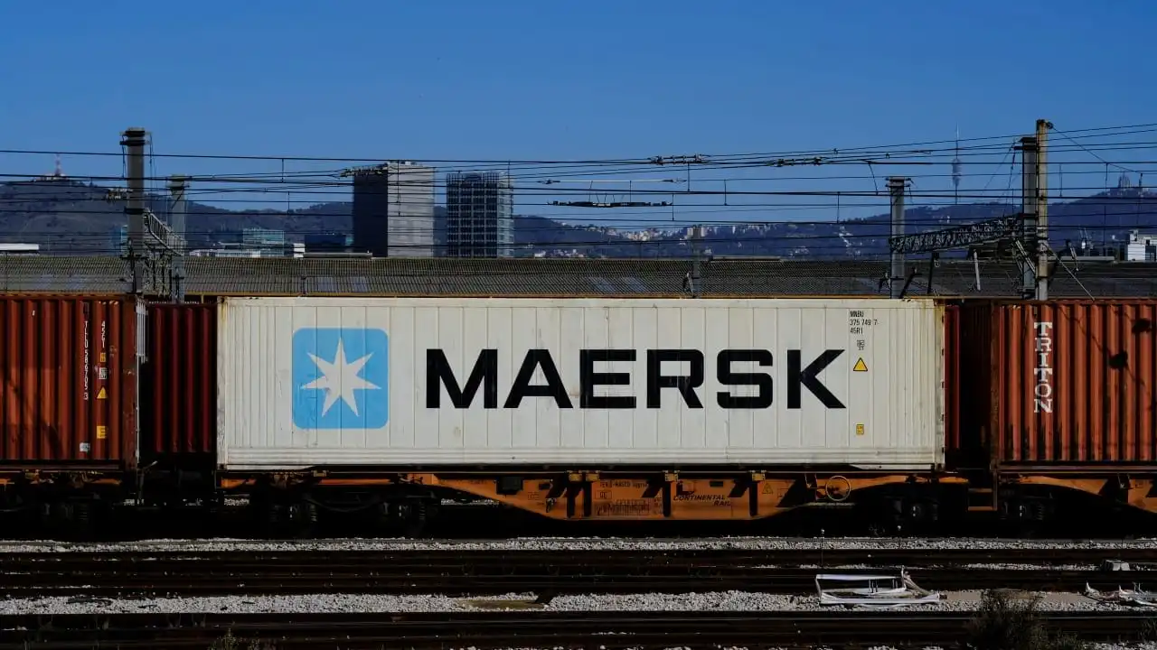 马士基在恢复红海航线数周后重新改道绕行非洲