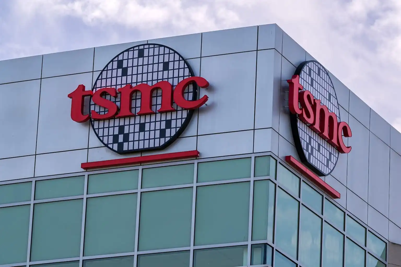 尽管财报强劲,台积电股价在芯片板块抛售潮中下跌