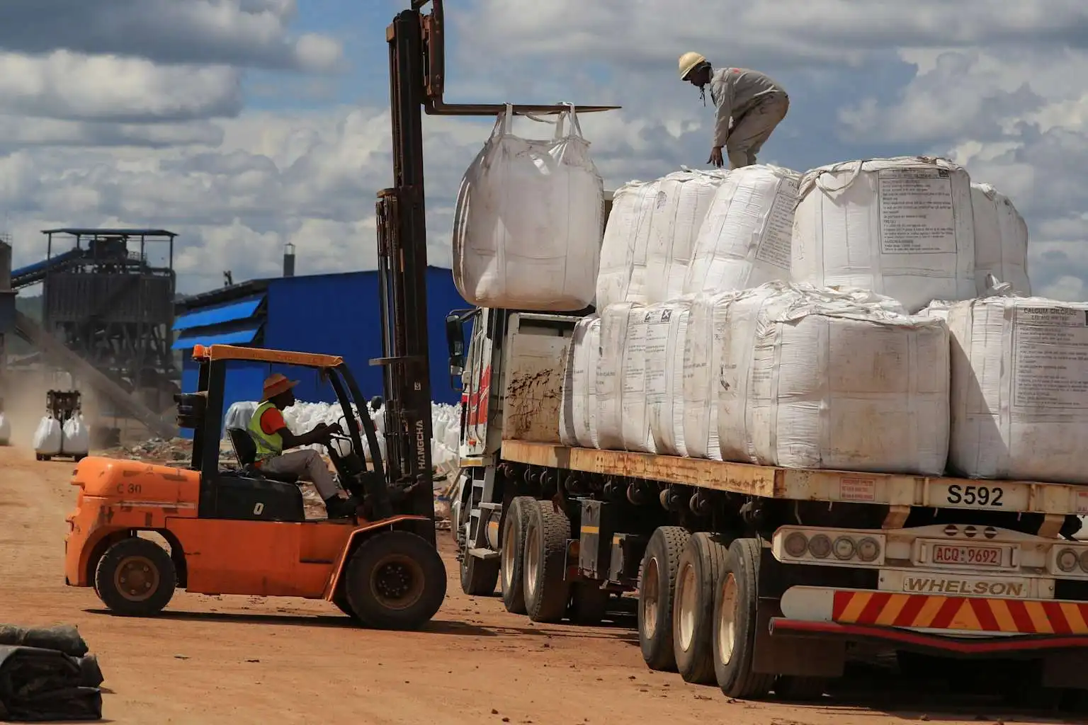 津巴布韦禁止原矿出口后,中国锂价飙升