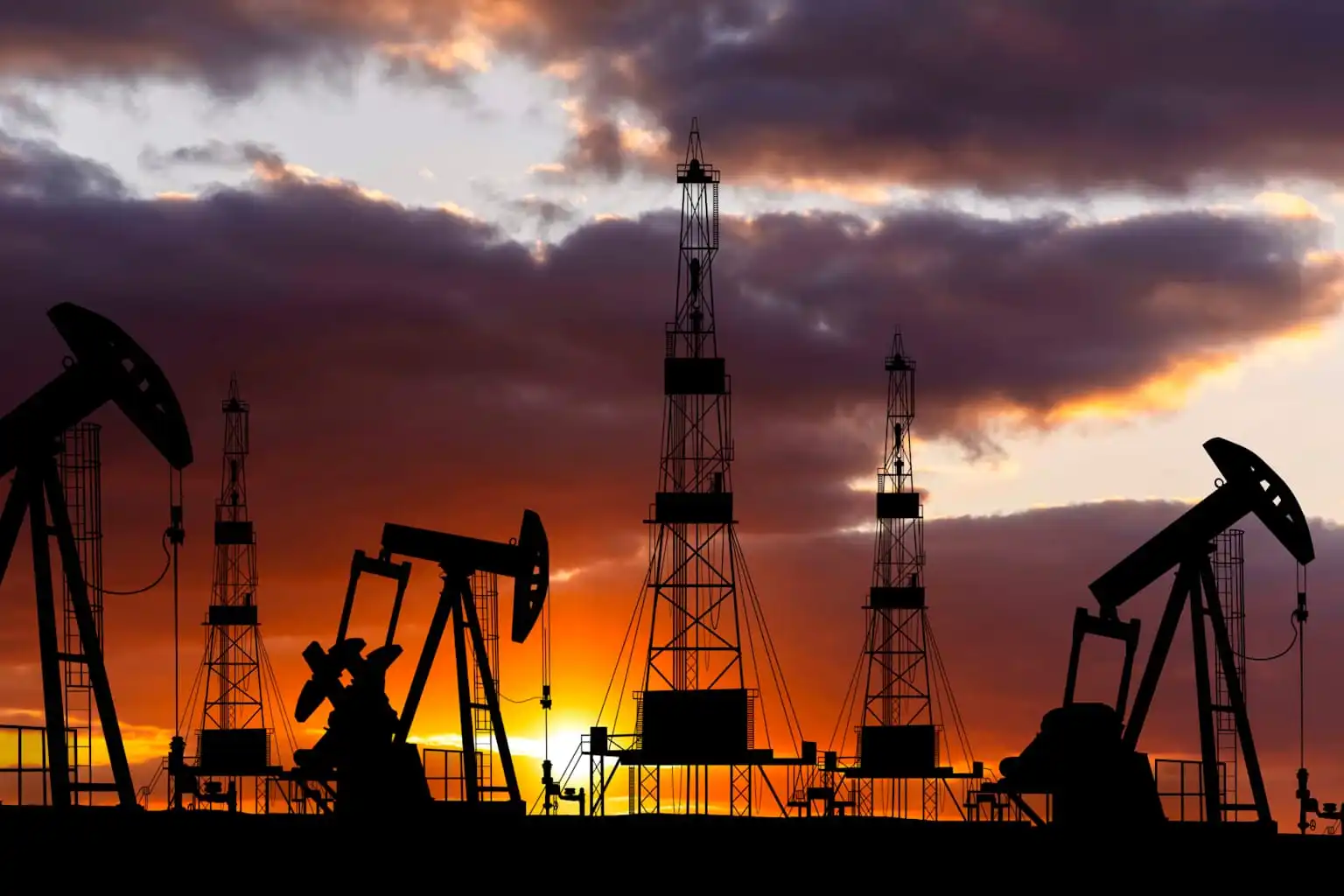 分析师上调2026年油价预测,美伊紧张局势推高风险溢价