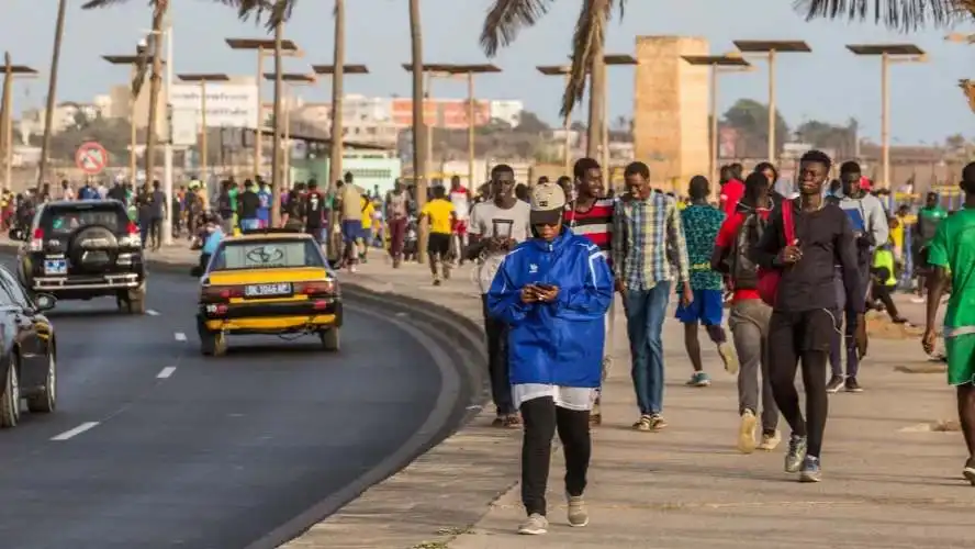 世界银行警告发展中国家面临8亿就业岗位缺口