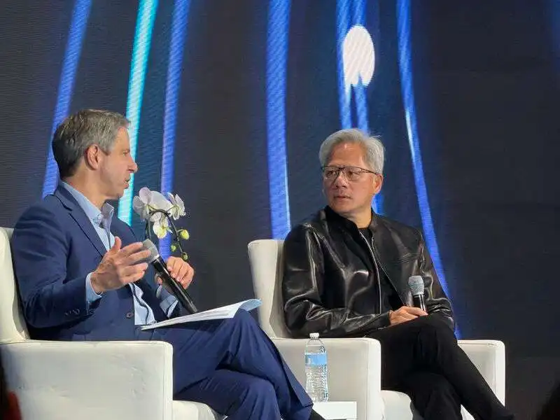 英伟达黄仁勋称所有软件都将走向智能体化