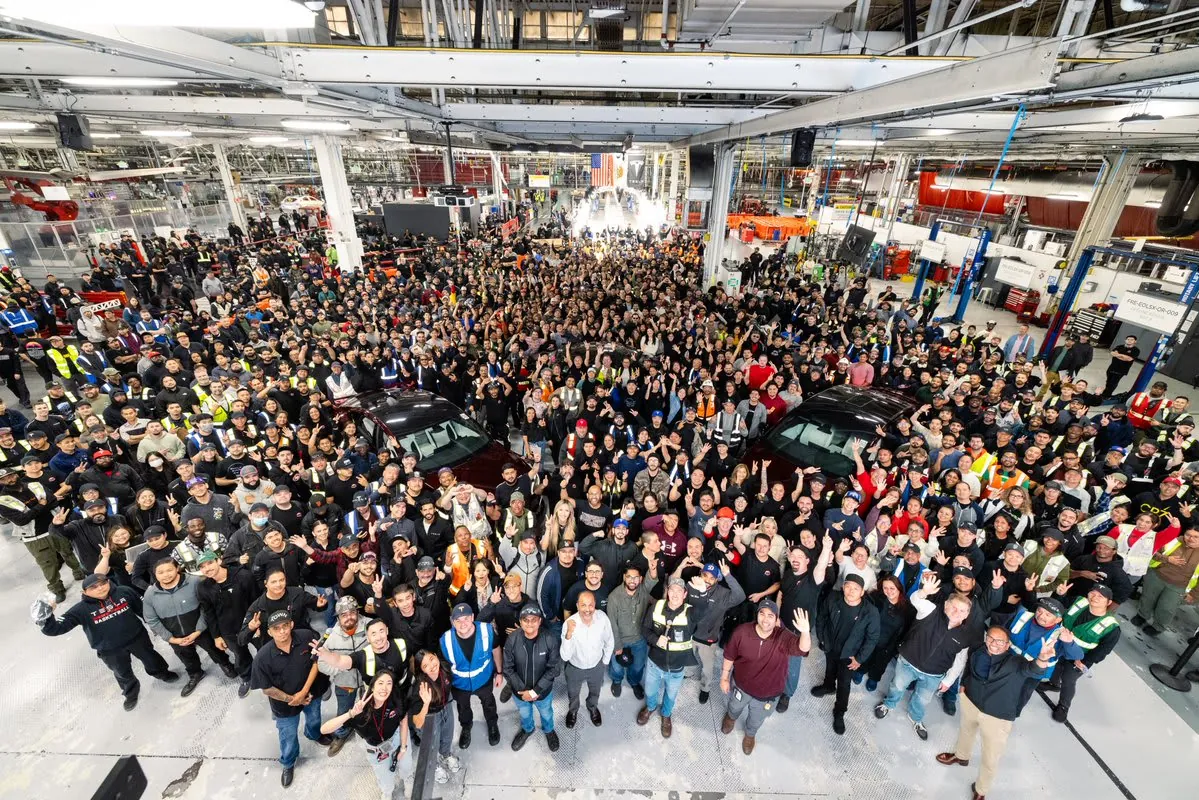 特斯拉生产最后一批Model S和Model X，为期14年的生产画上句号