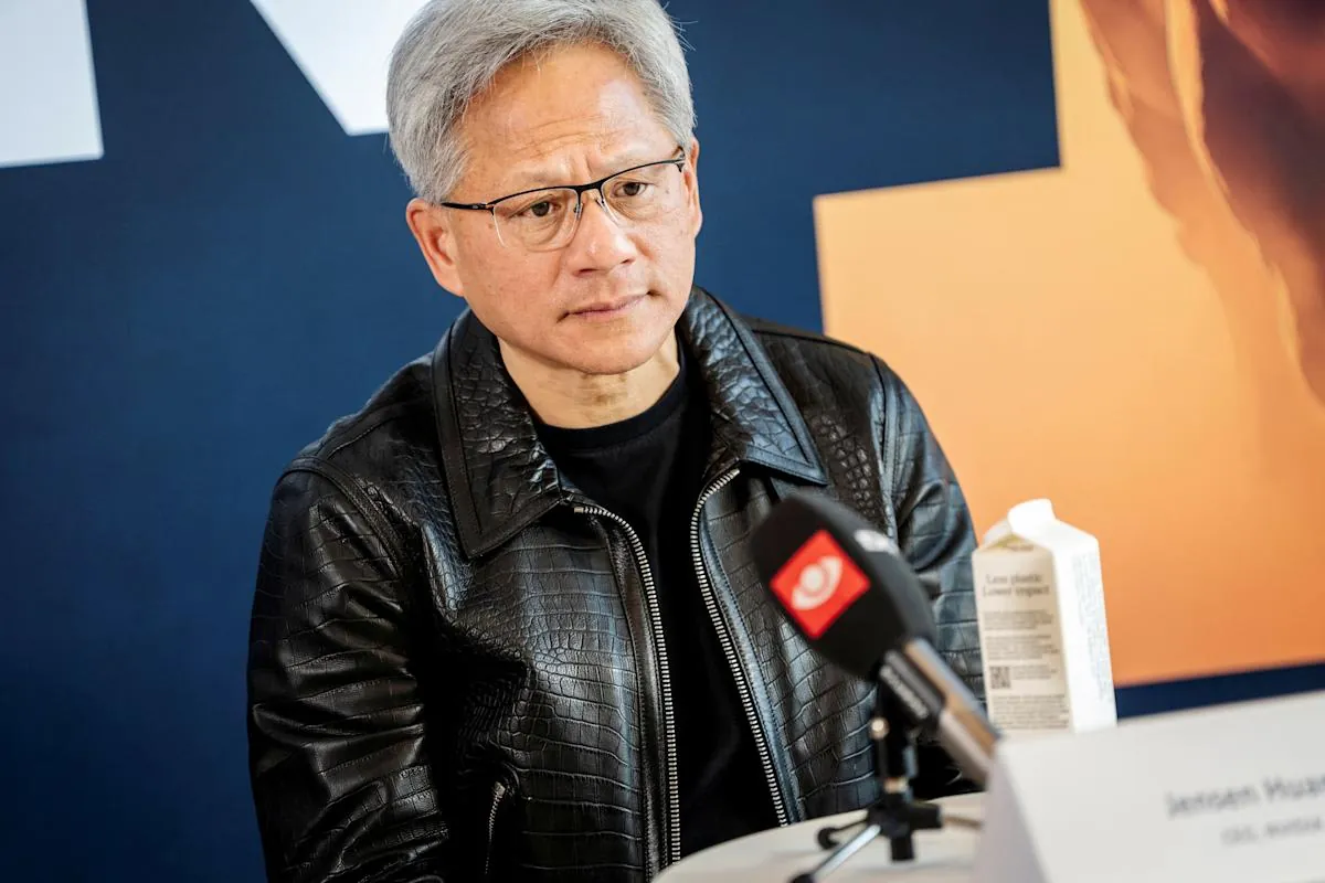 英伟达黄仁勋警告：内存是AI供应的最大瓶颈